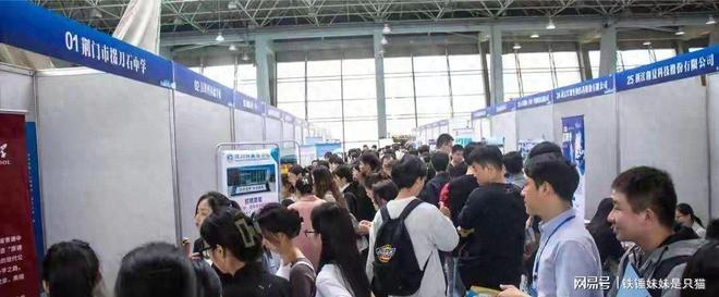 国乒男团摘银，王楚钦赛后微博评论区10分钟1W+评论：辛苦了