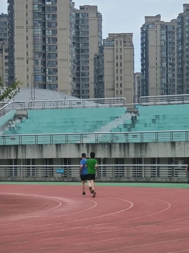 宏远早报！小陈总大手笔抢人，徐杰将拿顶薪，周鹏归队职务曝光！