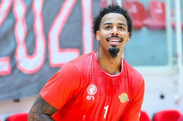 宇树科技IPO名场面：王兴兴表情极为平静像“打工人”，身价超千亿成90后新首富